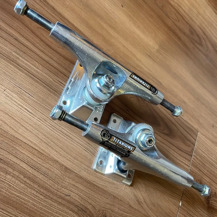 TRUCK POLISHED TITANIUM LIGHTS III 149