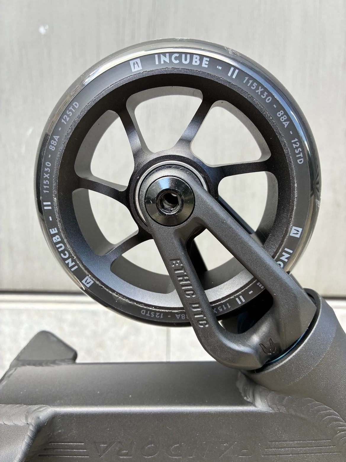 Trottinette Ethic Pandora Noir - Livraison Gratuite