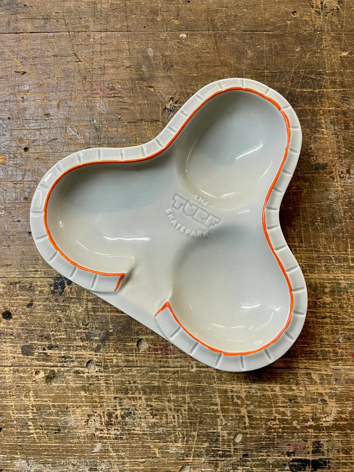 INDEPENDENT – Cendrier Bowl Turf Clover Valet Gris Orange