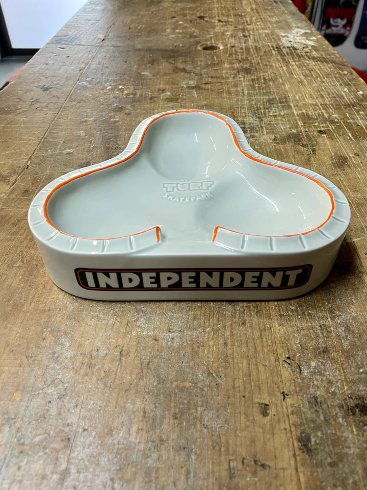 INDEPENDENT – Cendrier Bowl Turf Clover Valet Gris Orange