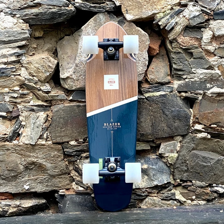 GLOBE Blazer 26" Cruiser Teak Black – Style & fluidité