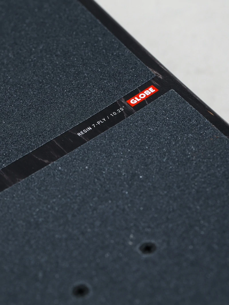 Globe Phantom 31″ – cruiser Skull Stack puissant