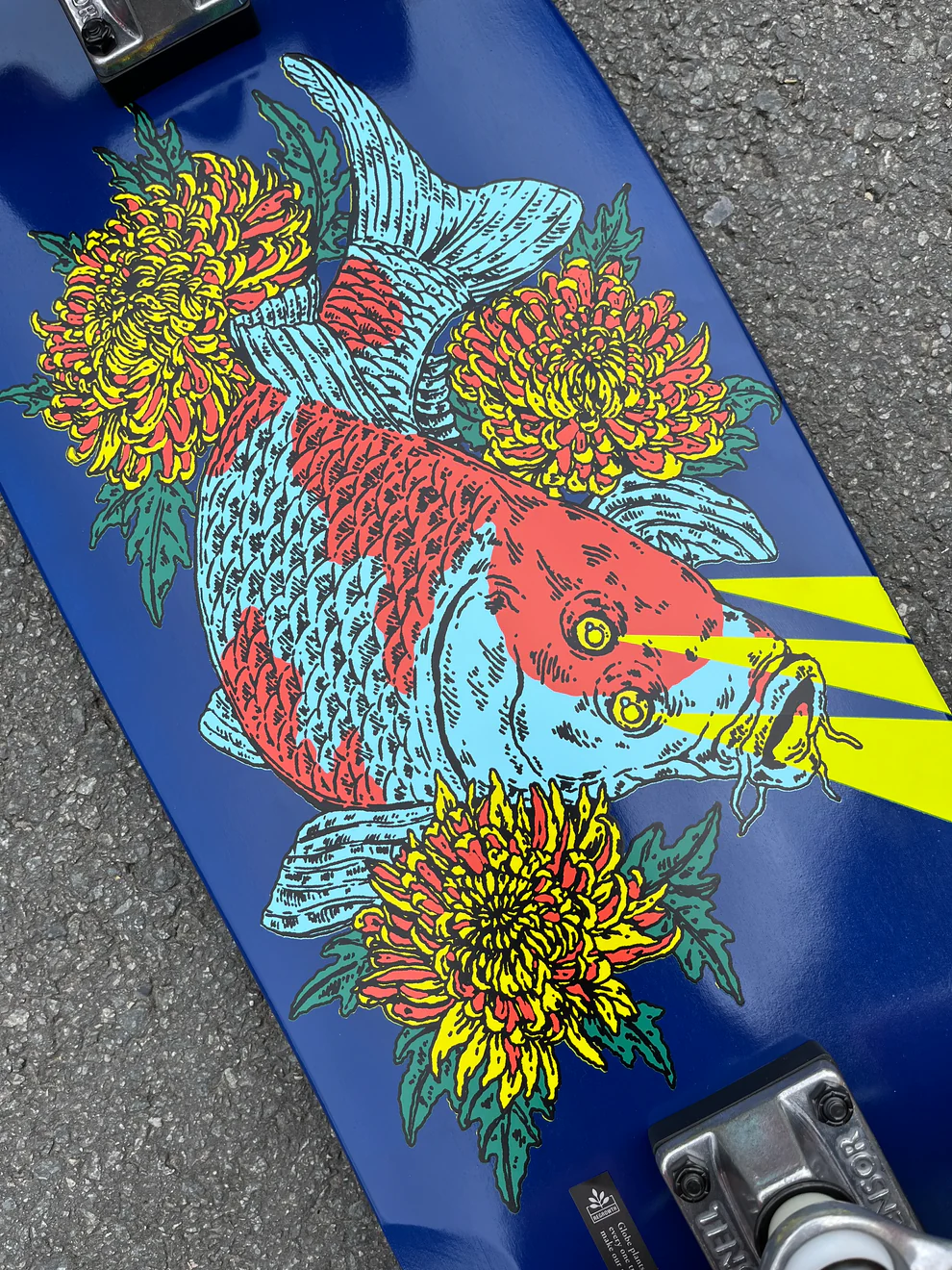 Globe Dealer Cruiser 30" Lazer Koi – Style & Maniabilité