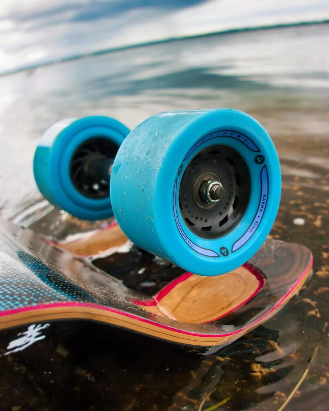 Pantheon Supersonic Aegis 37 – Longboard push & distance