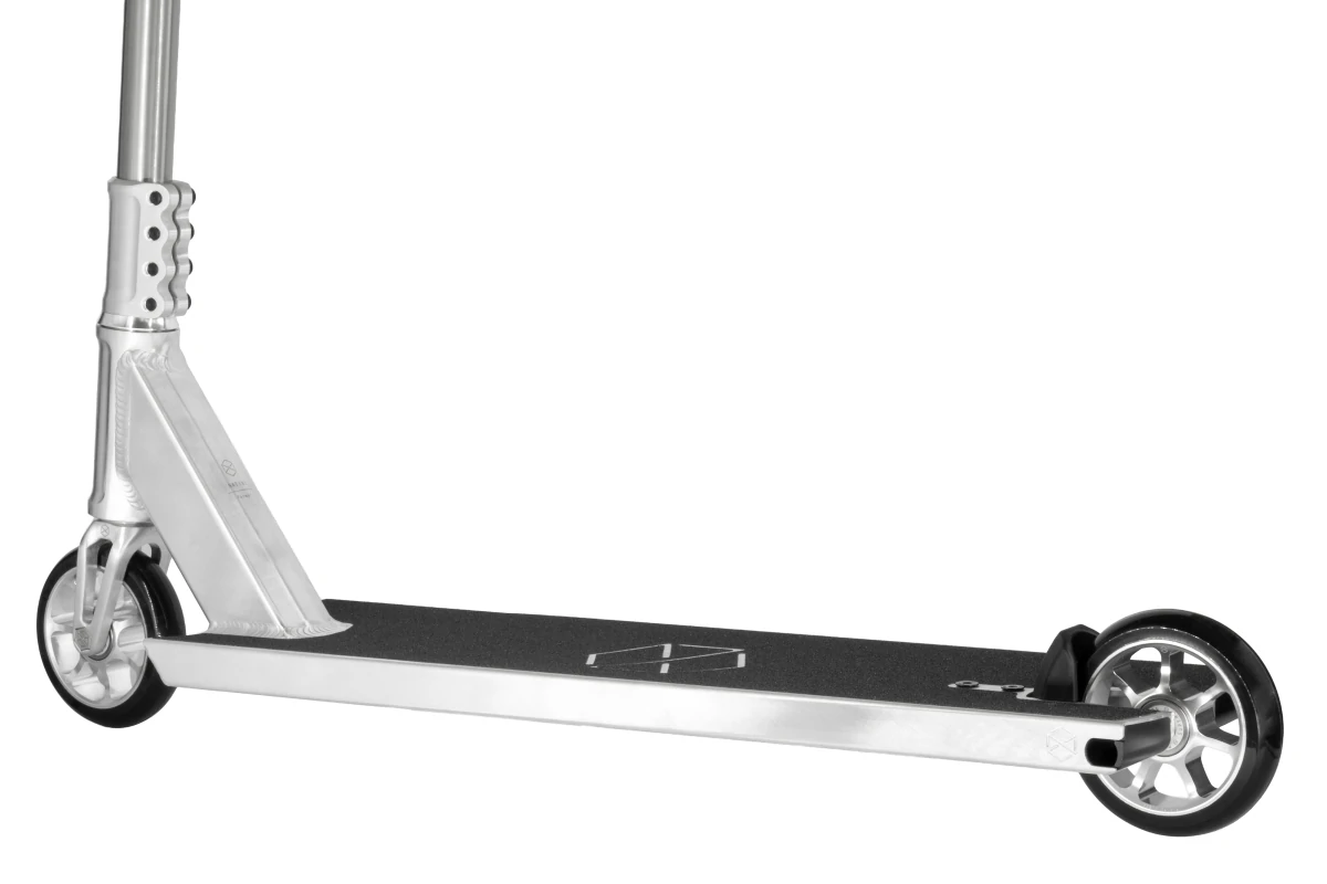 Trottinette Freestyle Native Format Brut – Street Haut de Gamme | Native Scooters