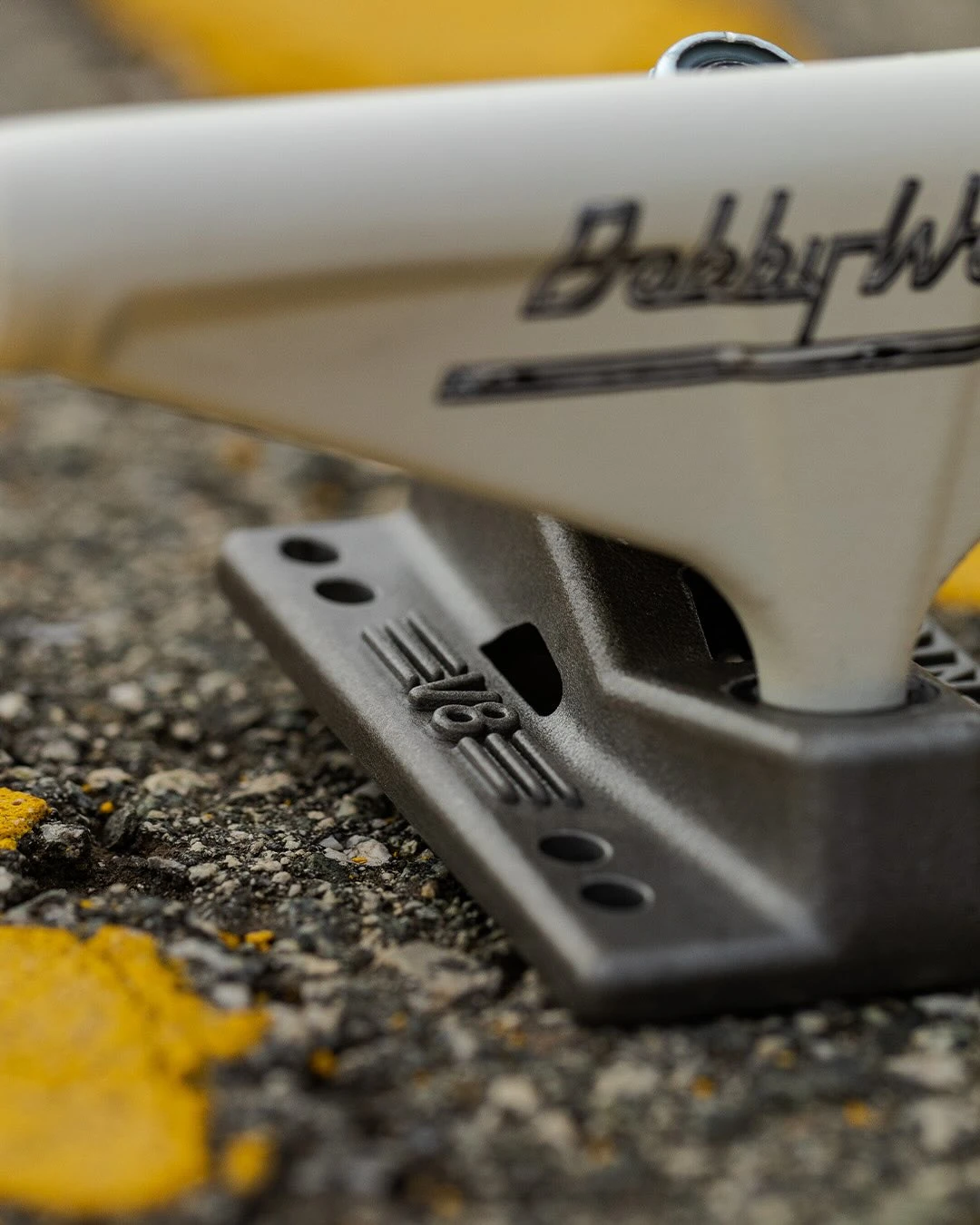 TRUCK PRO V8 5.6 WORREST BOB CREAM BLK